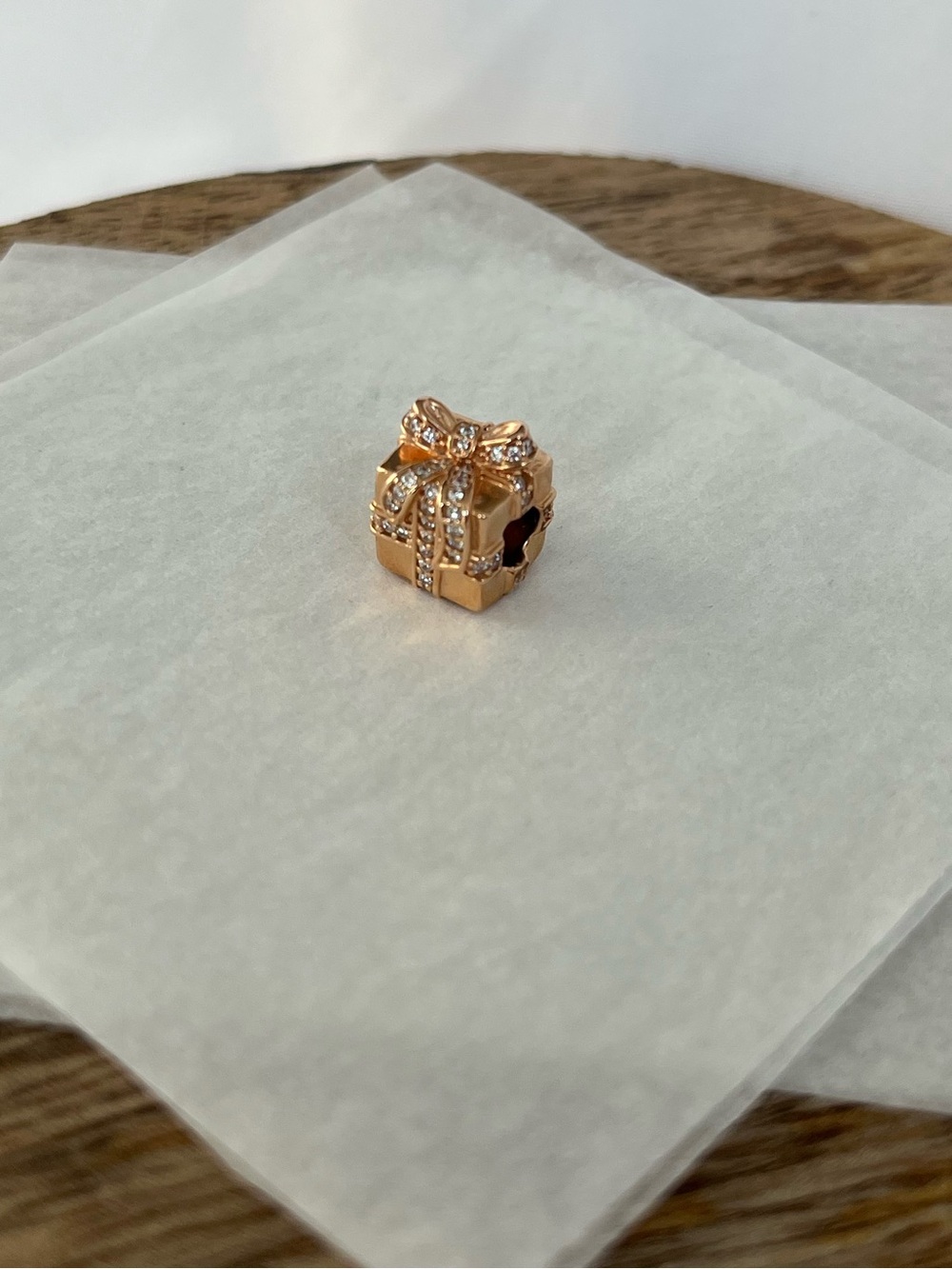 Pandora Rose Sparkling Christmas Present Charm